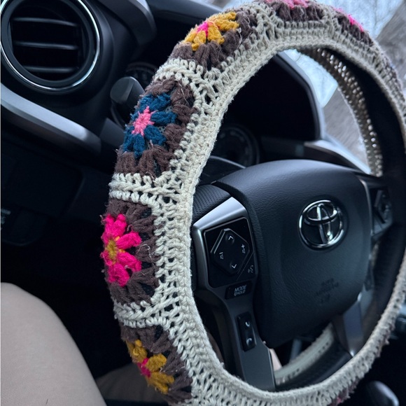 Natural Life - Crochet Steering Wheel Cover, 15" - Picture 3 of 3